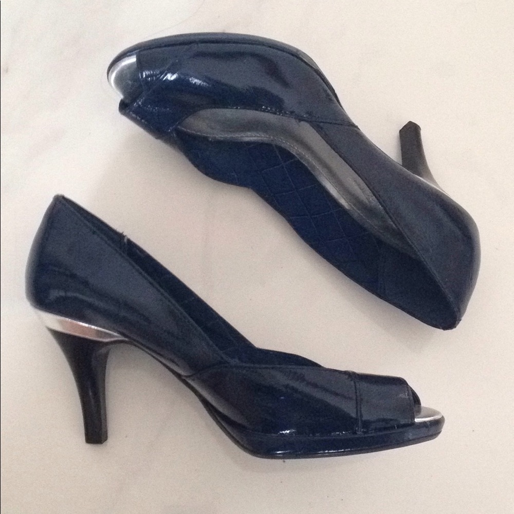Navy patent pumps